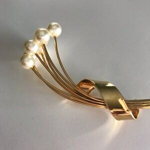 Napier Brooch pin Vintage goldtone faux pearl accent Pin